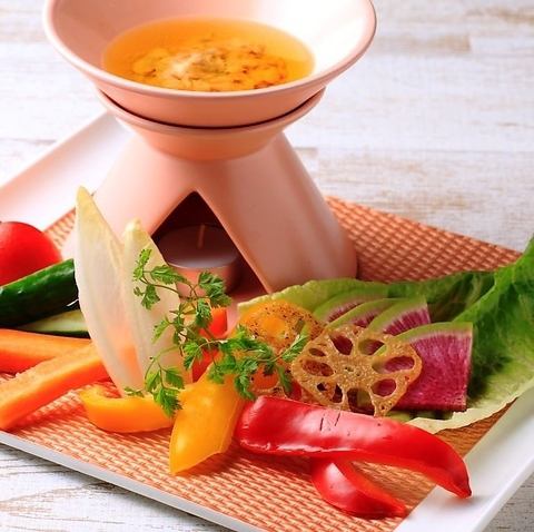 A popular vegetable dish among women♪ Farmer's bagna cauda made with tuna shuto.A masterpiece with cute presentation
