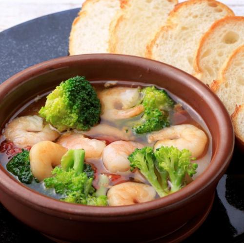Shrimp and broccoli ajillo
