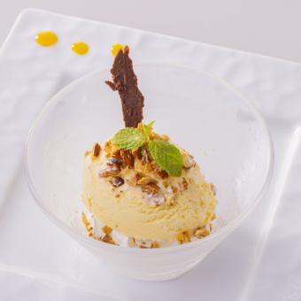 Choice of iced dessert (vanilla, maple, apple)