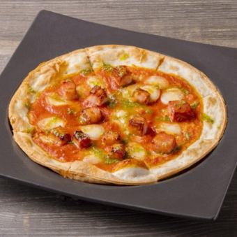 Bacon and mozzarella cheese thin crust pizza