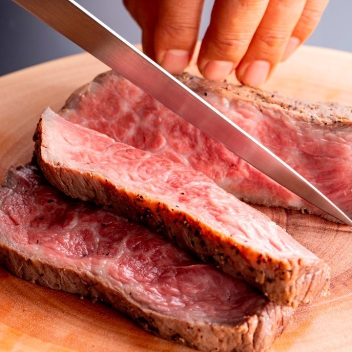 Enjoy our carefully selected menu, featuring everything from meat and seafood to desserts!