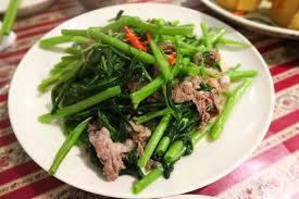 Stir-fried beef and water spinach