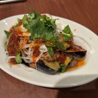 揚げナス肉みそ海老ラー油