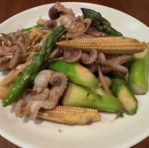 이다코와 아스파라거스 레몬그래스 볶음