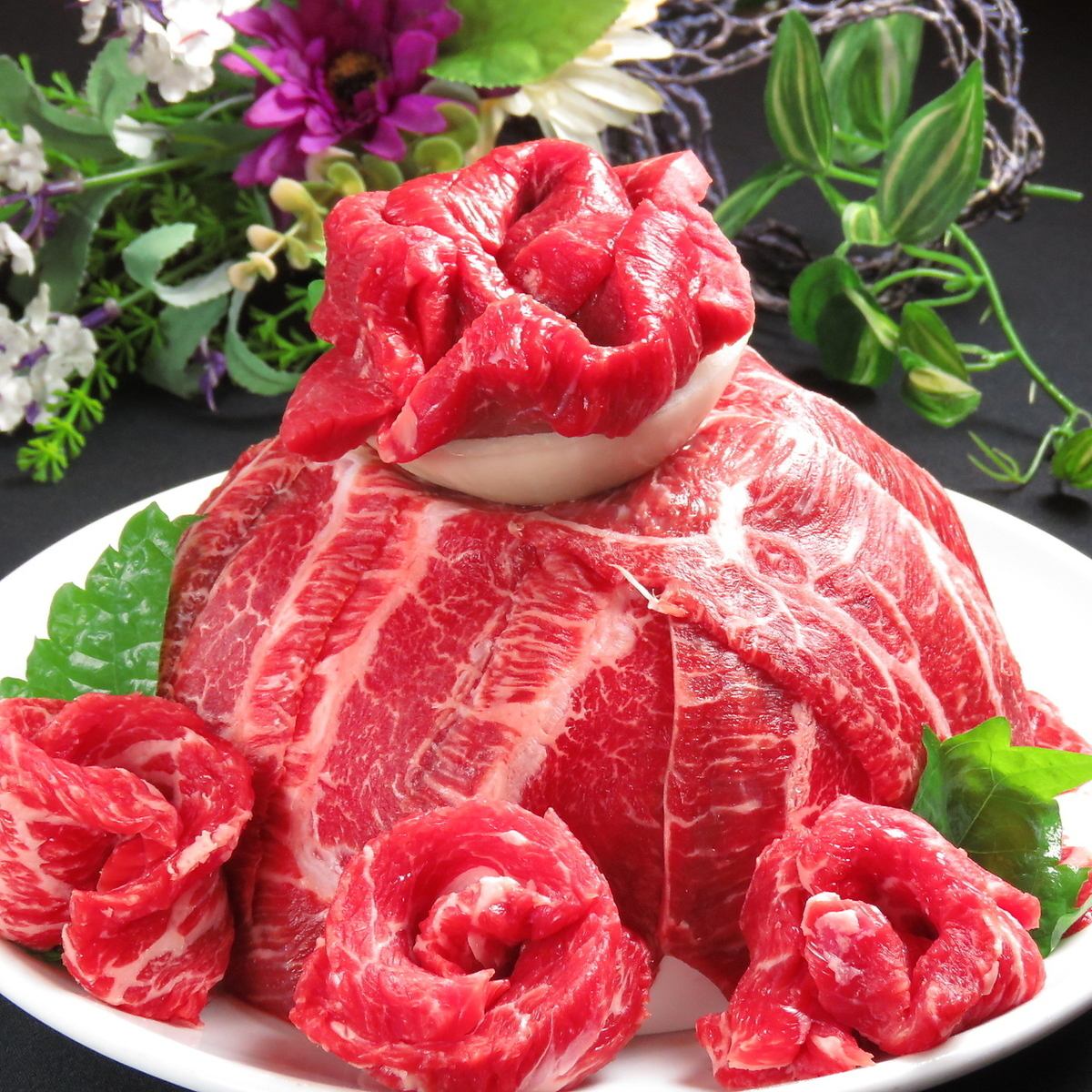 [For celebrations♪] Big impact! Meat cake 2,800 yen (tax included)