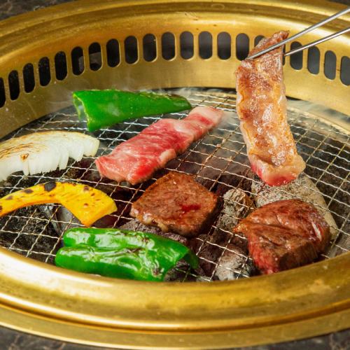 【高级烤肉宴！】特选黑毛和牛、烤海鲜、烤荷尔蒙套餐，共11道菜，6,000日元（含120分钟无限畅饮）