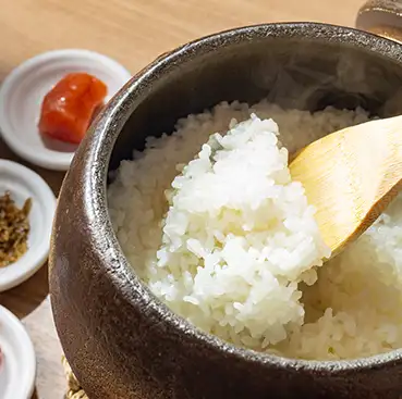 季節ごとにマイスターが選ぶお米を使った土鍋ご飯