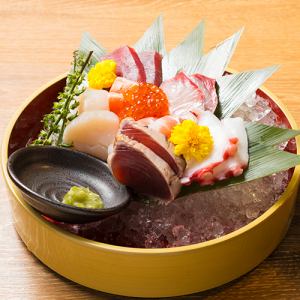 Assorted sashimi