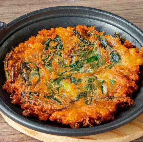 蔬菜丰富的炸鸡块