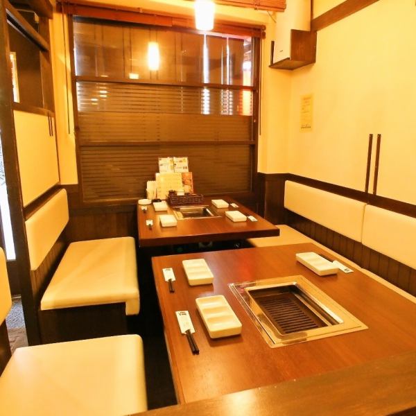 If you raise the blinds, you can connect the seats! You can use half private rooms for up to 6 to 8 people ☆ How about an extravagant banquet with delicious meat and alcohol? Various banquets are also available Please feel free to contact us ♪