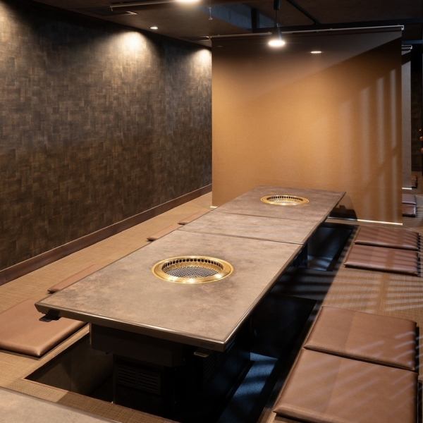 掘りごたつの個室は温かみのある座敷空間。ゆったりとくつろぎながら当店自慢の厳選和牛とワインをお楽しみください！