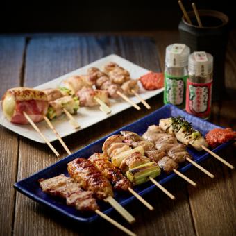 {2小時無限暢飲■經典！派對套餐A} 可享用烤雞肉串、烤串、火柱烤菜等各式菜餚。
