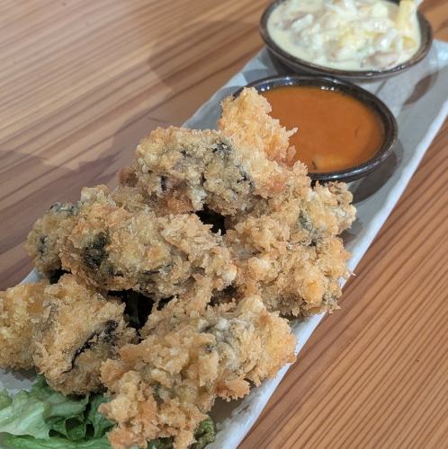 Fried oysters with yangnyeom sauce or tartar sauce