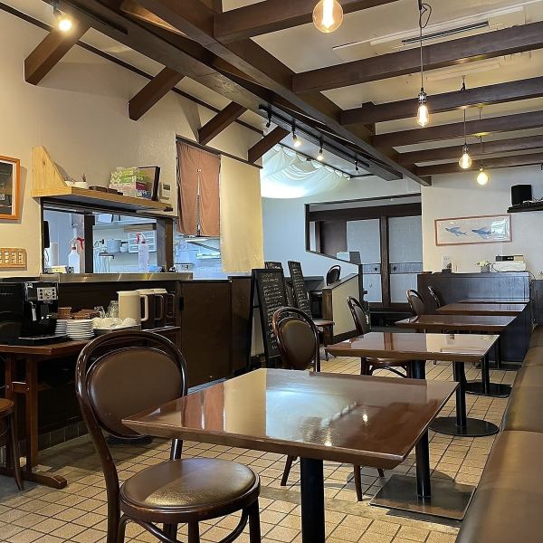 食べた人に驚きと感動を味わって頂きたいという想いから、東松山にお店を構えました。都内でも中々出会えないオリジナル洋食をご提供しています。気の置けない仲間と優雅なディナーはいかがでしょうか?常連様から愛される接客の高さも自慢のひとつです！ぜひご友人やご家族に当店を勧めてみてください。後悔はさせません！
