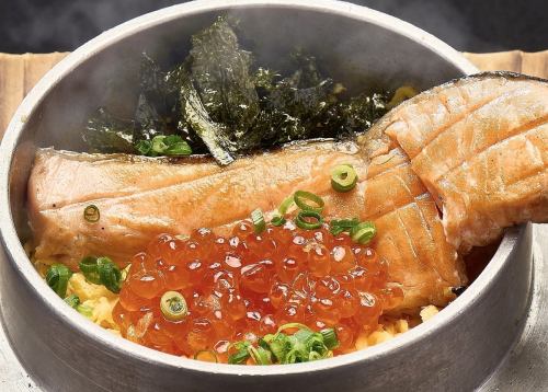 Kamameshi with salmon and salmon roe