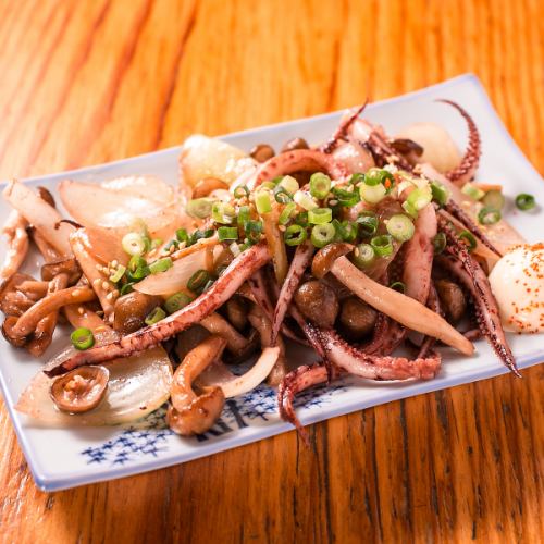 お酒のアテにぴったり！イカゲソバター醤油★