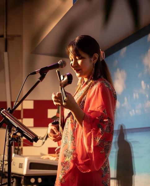 [Live Schedule] Enjoy Okinawan folk song live performances twice a day (19:10~/20:20~) all year round. Reservations are recommended.Our restaurant is the only place where you can hear the beautiful voice of Ishimine Airi, winner of the New Song Award Grand Prix and numerous other awards! This is a place you cannot miss on your trip to Okinawa.We can also handle birthday surprises! We'll play a birthday song during the live show★