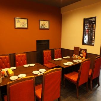 我們還有最多可容納8人的餐桌座位！歡迎小團體！您可以在平靜而現代的空間中享用正宗的中國菜！家庭聚餐和各種宴會請在各種場景中使用♪