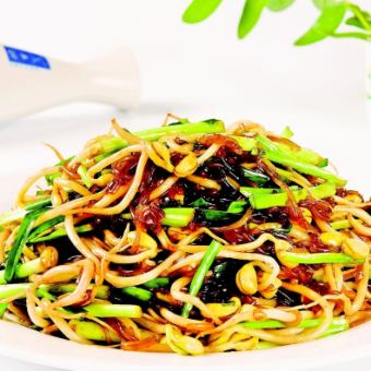Stir-fried yellow bean sprouts