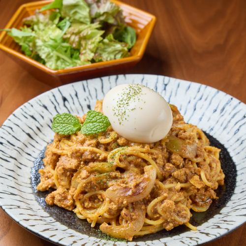 新感覚!スパイスのパンチを効かせたキーマカレーパスタ