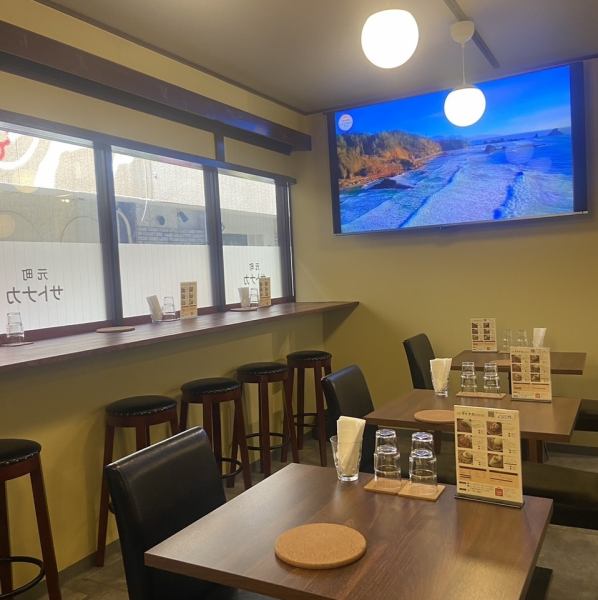 当店は貸し切りが可能で、各種宴会にぴったりのスペースをご用意しております。仲間や大切な人たちと特別な時間を過ごすのに最適な環境です。プライベート感あふれる空間で、美味しい料理や楽しい会話を楽しみながら思い出に残るひとときをお過ごしください。ぜひお気軽にお問い合わせくださいませ！