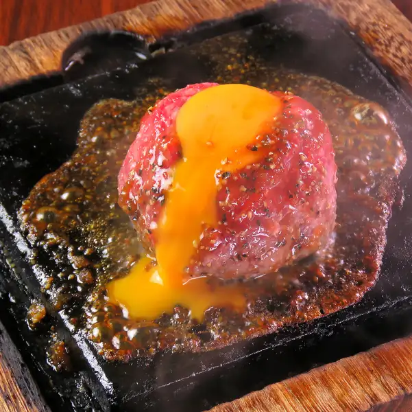 看板メニュー！『世界初飲める馬トロ生ハンバーグ～ペッパーソース～』生で味わう極上のとろける新食感