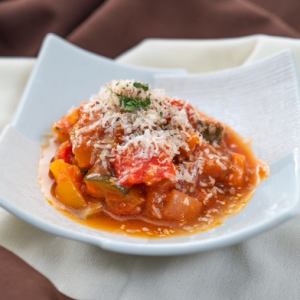 Vegetables stewed in tomato sauce (cold dish)