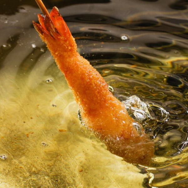 揚げたての串カツを目の前で!大阪の味を気取らず楽しめるカウンター席でちょっと一杯!