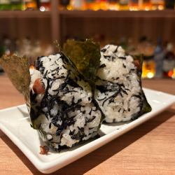 梅ひじきおにぎり