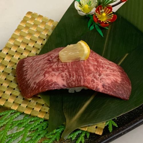 牛タン寿司（レモン・塩ネギ）　2貫