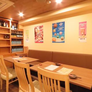 【最高の宴会空間で至福のひとときを◎】忘年会、新年会、歓送迎会など、さまざまなご宴会や飲み会にぴったりのお席をご用意しております。大人数でも対応可能なテーブル席で、ゆったりとくつろぎながら、高級感あふれる店内で優雅な時間をお楽しみいただけます。貸切の利用も可能ですので、気軽にお問い合わせください。