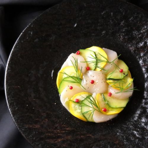 Scallop and zucchini carpaccio