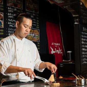 Counter seats where a magnificent performance unfolds right before your eyes