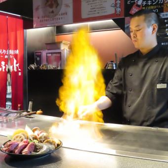 Speaking of teppanyaki, the flames rising up [flambé] are also a highlight of the counter seats