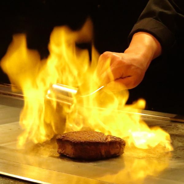 Enjoy teppanyaki right before your eyes, prepared with dynamic yet delicate techniques! Our experienced chefs will finish your dish to your liking, from the doneness to the seasoning.