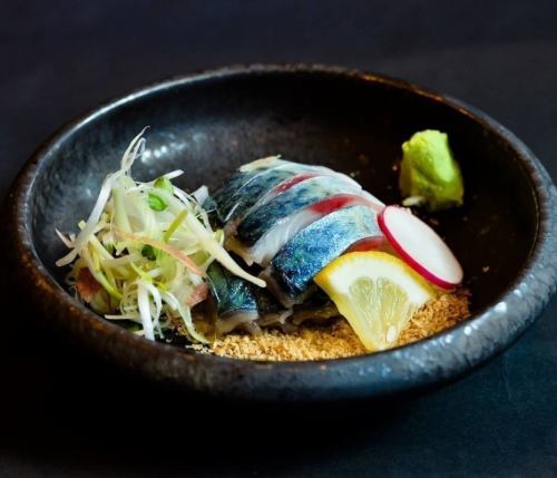 《Hakata specialty! Served fresh to customers! Sesame mackerel》
