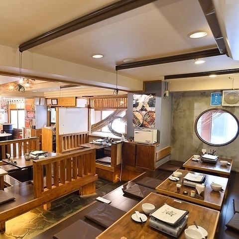 掘りごたつ席は板を外してテーブル連結可能◎簾で半個室にも♪最大50名様まで貸切OK！忘新年会など各種宴会にぜひ！※貸切予約ご希望の場合は、店舗へご相談ください。