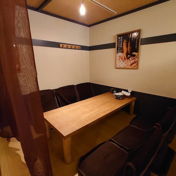 There is also a tatami room! It's perfect for all kinds of gatherings! The simple and clean interior, like a stylish café, is very popular with men and women of all ages. Bouncing and having fun!