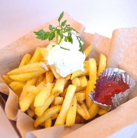 ポテトフライ トリュフ風味のホイップバターのせ