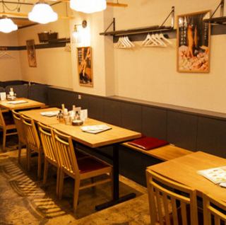 넓은 테이블 석은 가족 식사와 연회에도 ◎