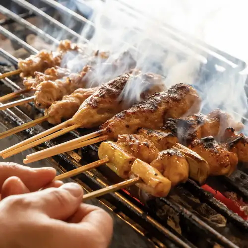 高温の炭で一気に焼き上げ