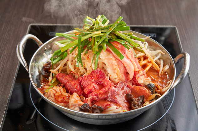 【選べる辛さ!】スパイスの香りと旨みを楽しむ火鍋≪3280円(税込)~/2人前≫