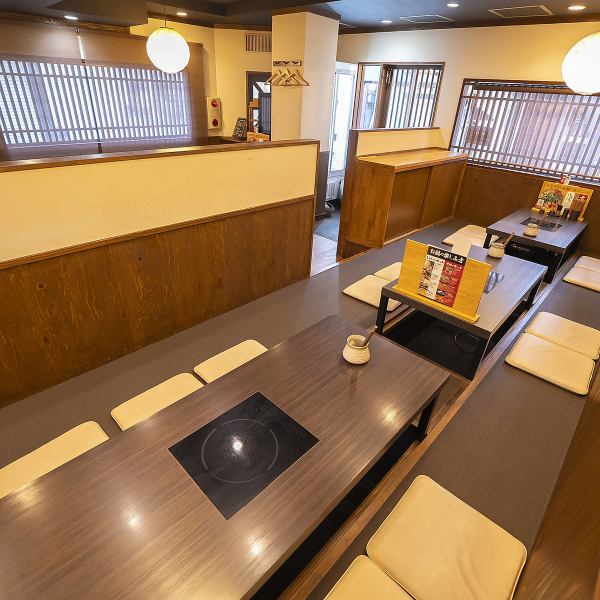 宴会や飲み会に最適な掘りごたつ席は最大18名まで対応可能!ゆったりくつろげる空間で、90分飲み放題付き鍋コースとともに、しろなべや火鍋、新鮮なホルモン串をご堪能いただけます。仲間と過ごす楽しいひとときを、こだわりの料理とともにお楽しみください