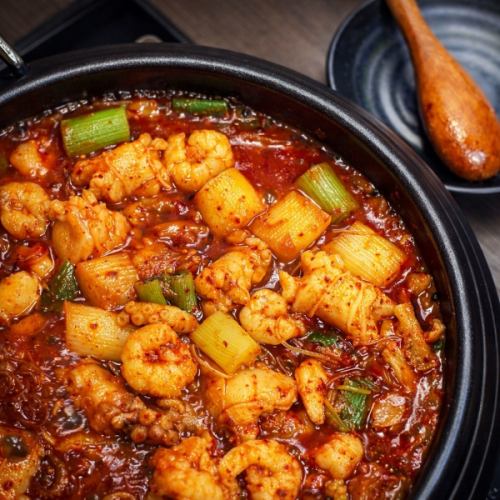 【韓国本格ピリ辛濃厚鍋】本国スパイスの香りと旨みを楽しむ店主こだわりの鍋≪4,840円(税込～)/2人前≫