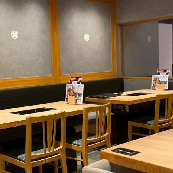 【換気バツグン!臭いも気にならない快適な空間】肉屋が通うほどの高品質な肉を提供しており、その味は一度食べると忘れられない。店内は落ち着いた雰囲気で、ゆったりとした時間を過ごせるのが魅力!