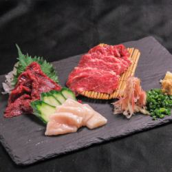 Assortment of 2 types of horse sashimi