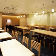 私たちは、単なる飲食店ではなく、家族の寄り合いや仲間同士の親睦を深められる「集まれる場所」でありたいと考えています。お喋りを楽しみながらうどんを啜る、そんな何気ない日常の幸せを共有できる空間作りを心がけています◎一度訪れれば自分の居場所のように感じていただけるはずです♪