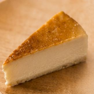 ベイクド チーズケーキ/Classic Baked Cheesecake