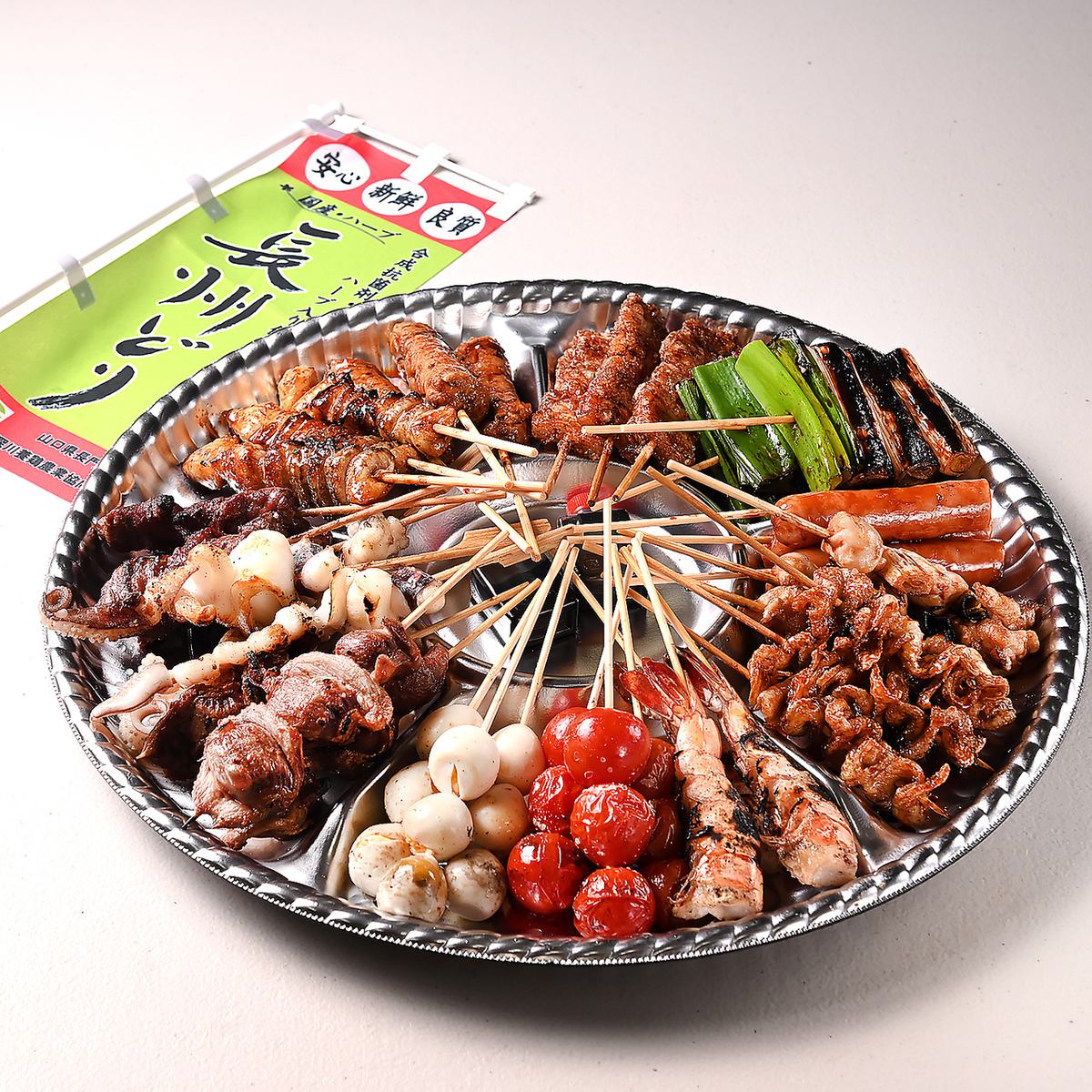 We have a lot of rare parts! Besides yakitori, we also have beef and pork skewers ♪