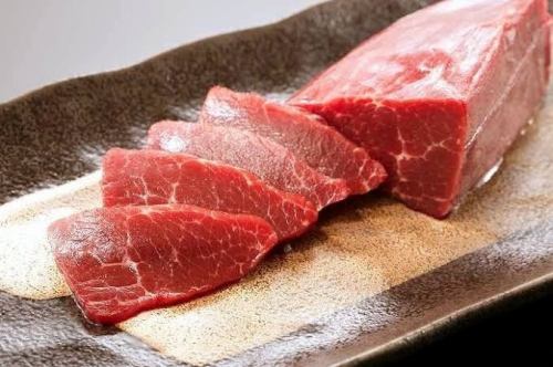 Domestically-produced horsemeat sashimi Classical loin